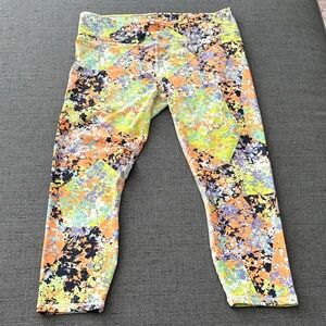 Fabletics Power Hold Crop leggings Size Medium